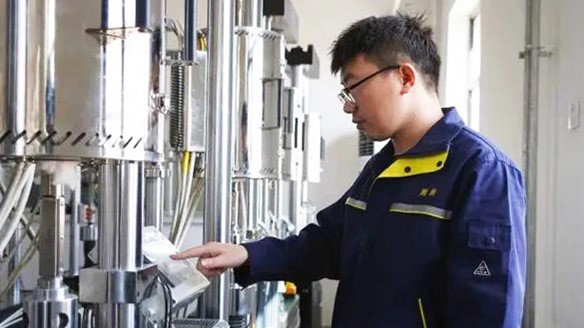 新疆湘潤(rùn)工程技術(shù)研究中心通過驗(yàn)收