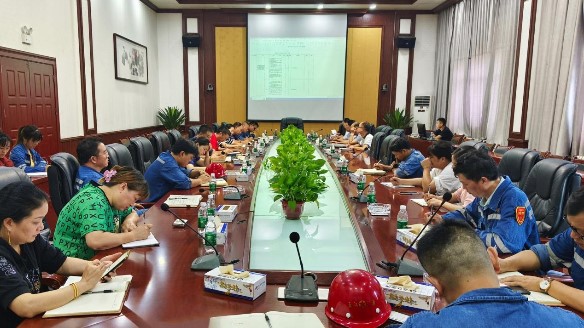 周建華副主席為匯源煤氣做“四化”建設專題培訓